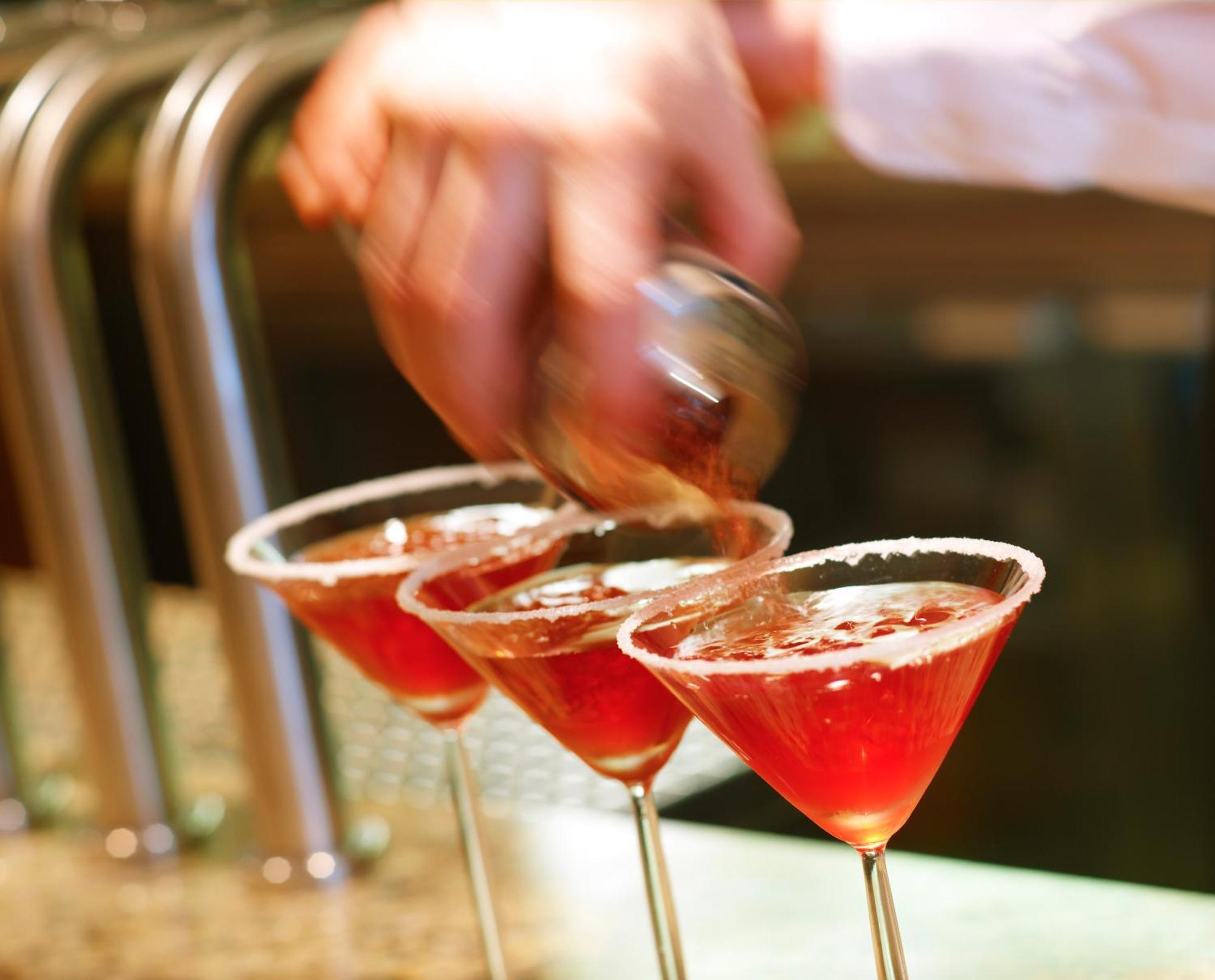 Aghadoe Heights Hotel & Spa Killarney Ngoại thất bức ảnh A bartender seasoning a cocktail rim with a lemon wheel